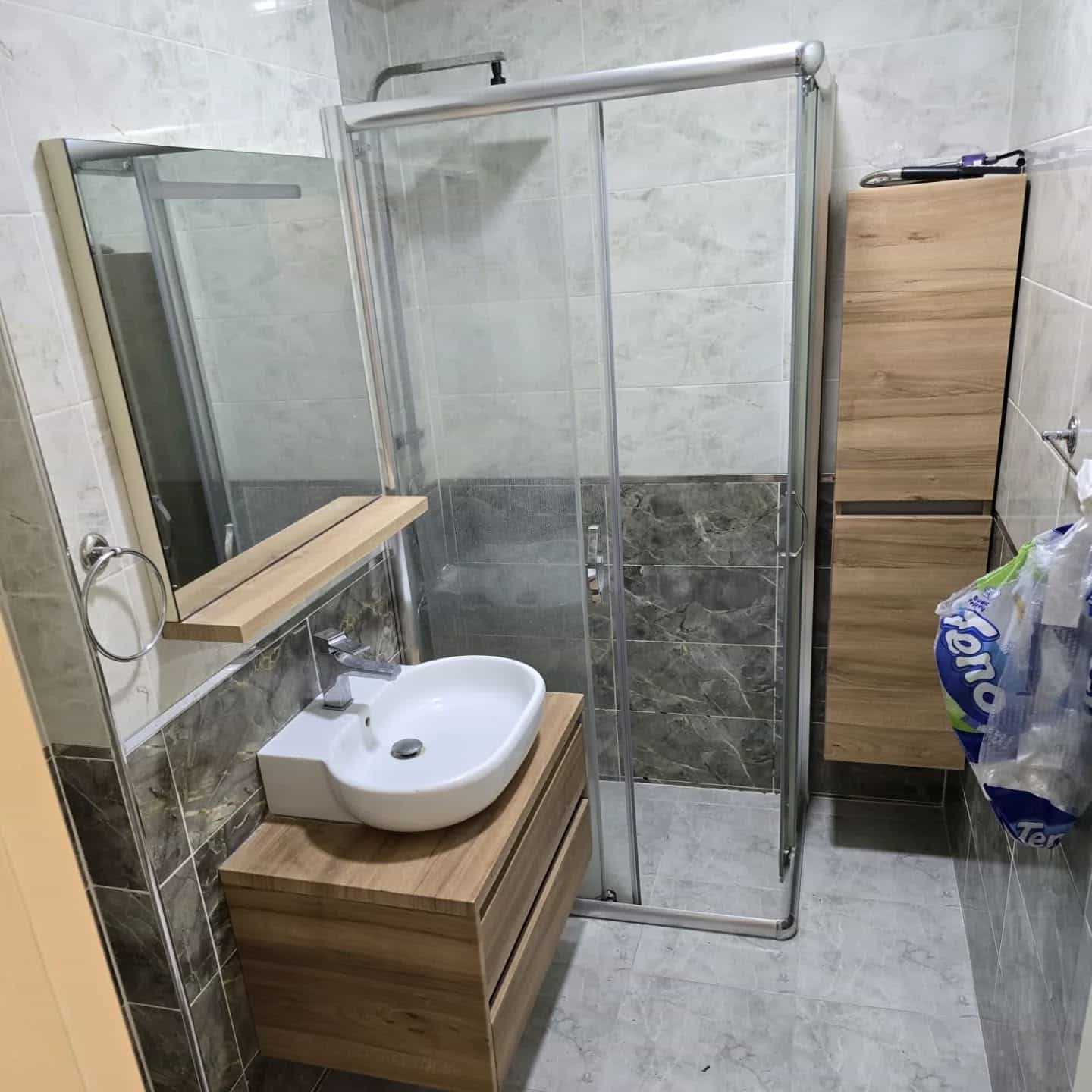 Cam duşakabin ve lavabo dolabı
