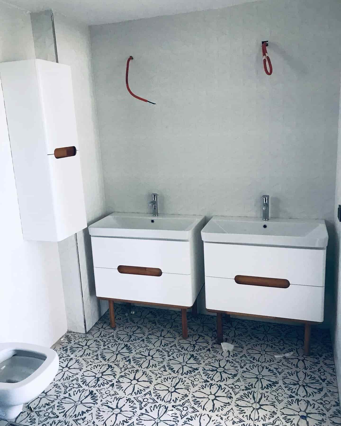 Ekonomik Su Tesisatı - ciftli asma banyo dolabi
