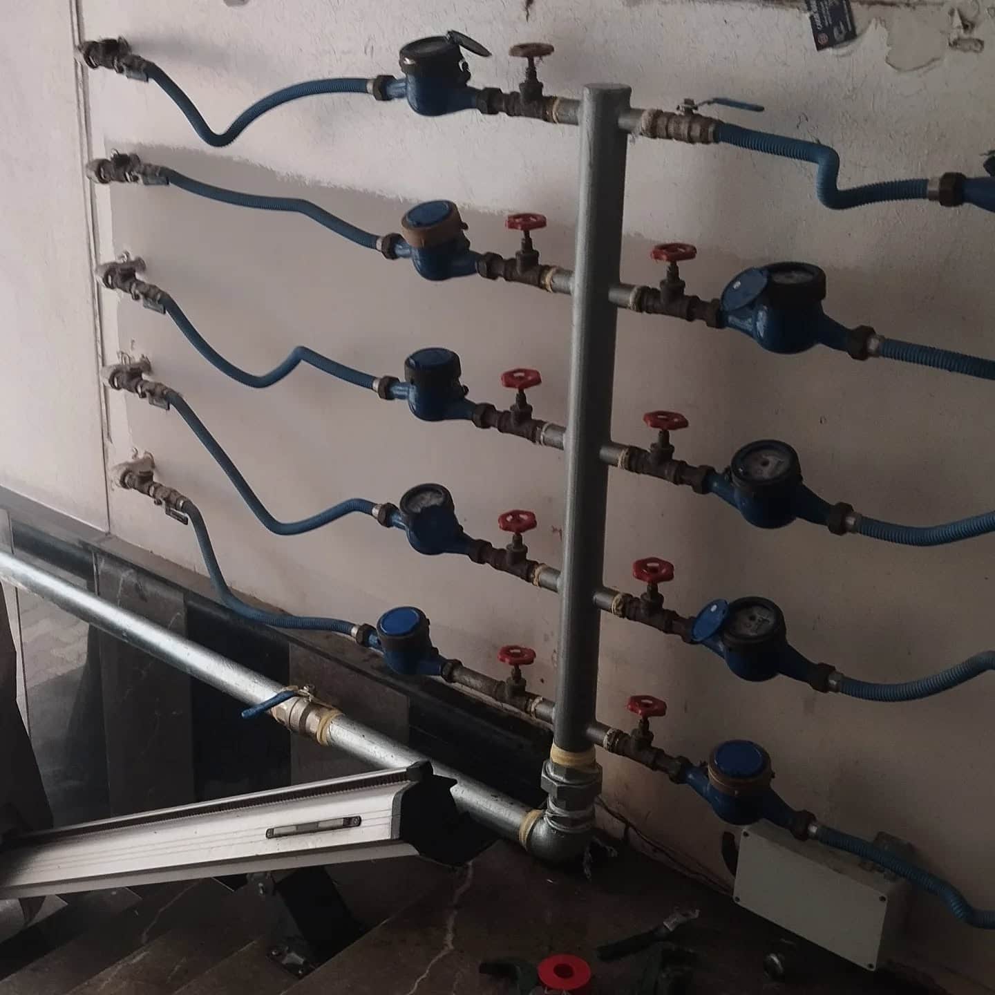 Ekonomik Su Tesisatı - coklu su tesisati boru ve vana sistemi