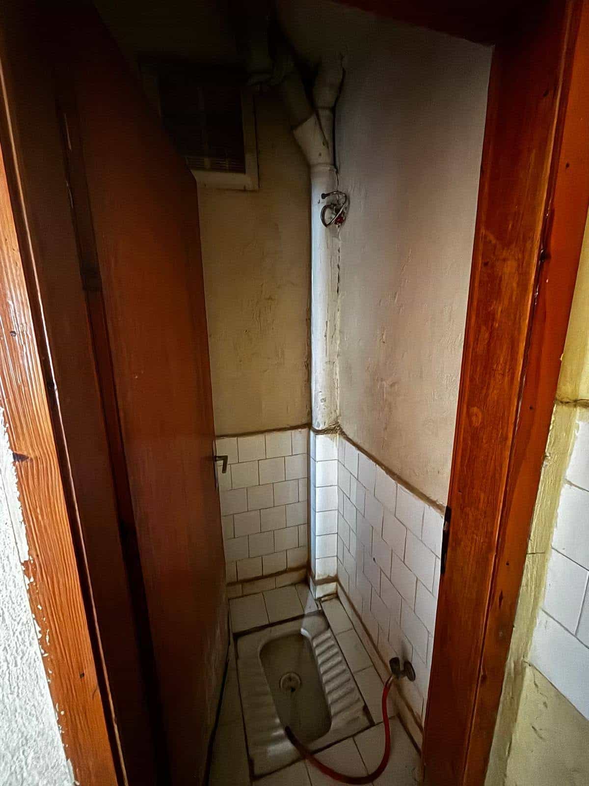 Dar alanda klozet tesisati