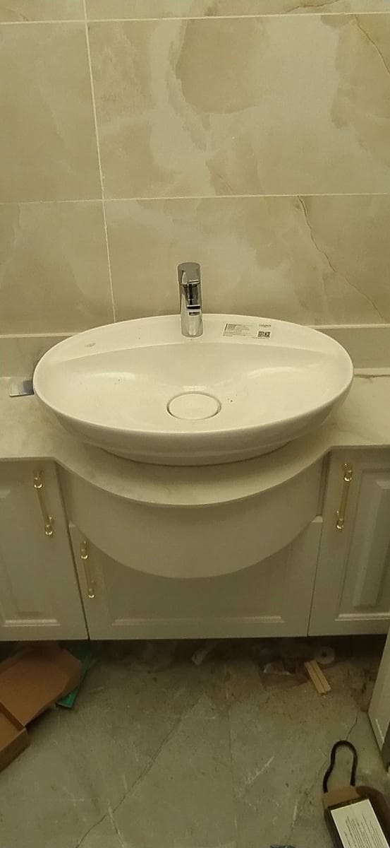 Duvar tipi banyo lavabosu montajı